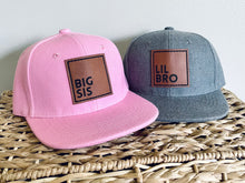 Load image into Gallery viewer, Big Sis SnapBack Hat- Big Sister gift for girls, Baby Toddler Youth kids Women SnapBack Cap, New Baby gift, Pregnancy Announcement, Pregnancy Reveal,
